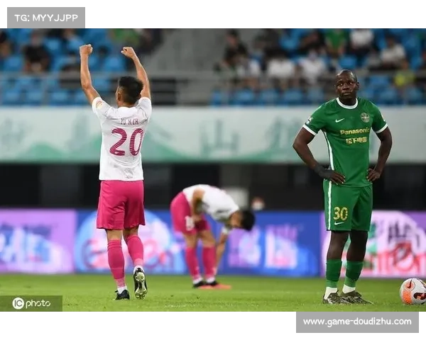 穆谢奎谢幕战破门，云南主场致敬