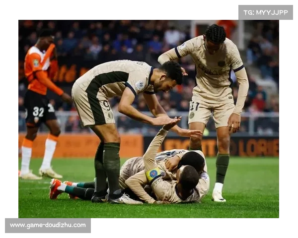 洛里昂1-0爆冷战胜里昂，22岁新星帕吉一剑封喉