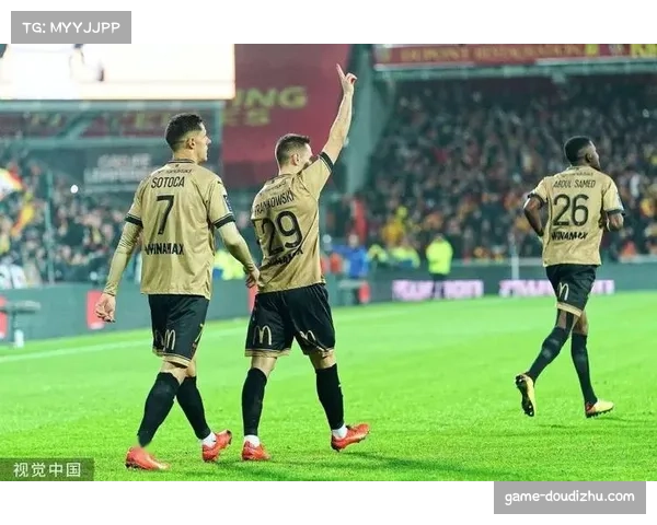 特写：重伤复出后，洛里昂老将勒费埃打入赛季首球后的泪水