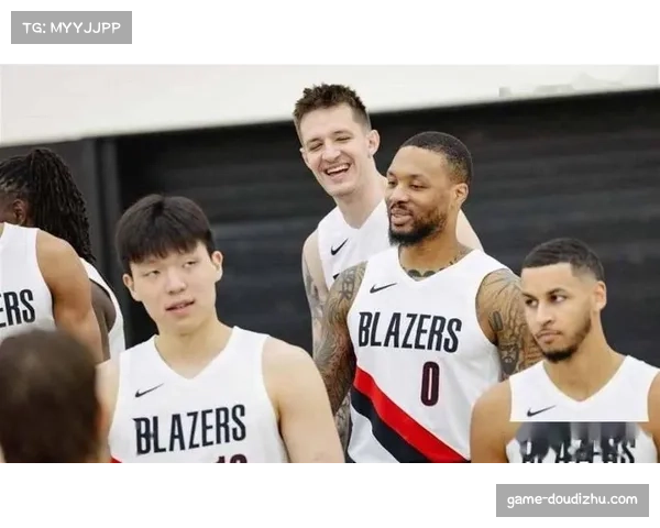 开拓者拍全家福纪念赛季，利拉德时代终结后重建新篇章